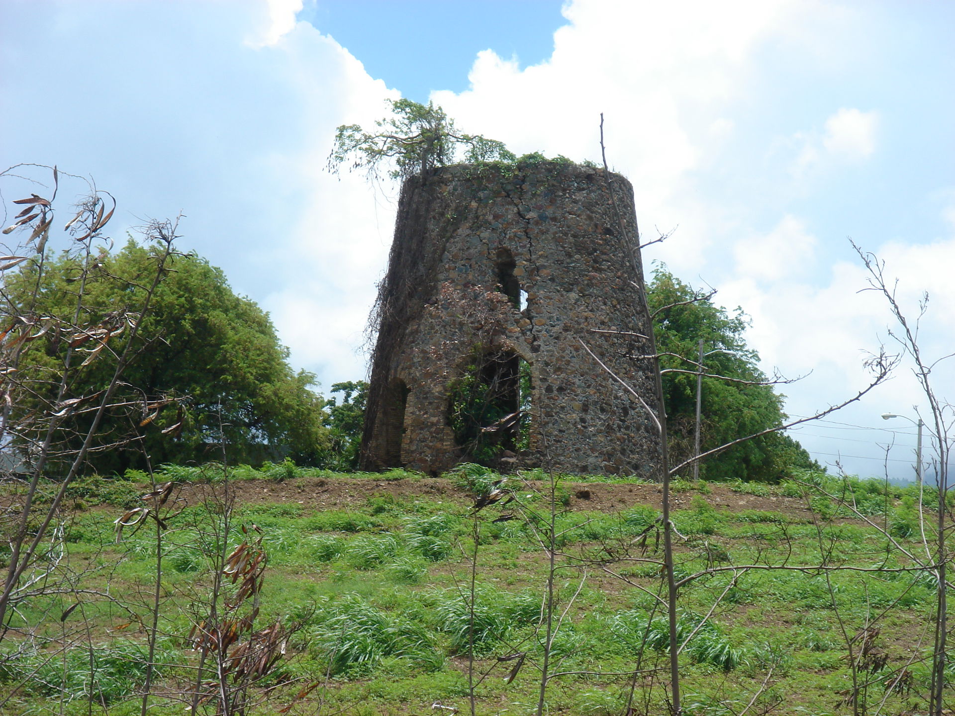 6/29/2006: Ruins of what used to be a sugar mill in Guayama, PR.