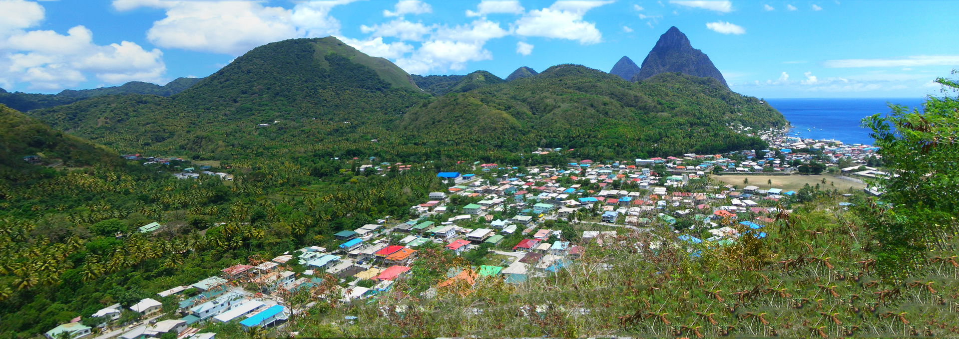 This photo is taken by Chensiyuan; it shows the town of Soufriè…