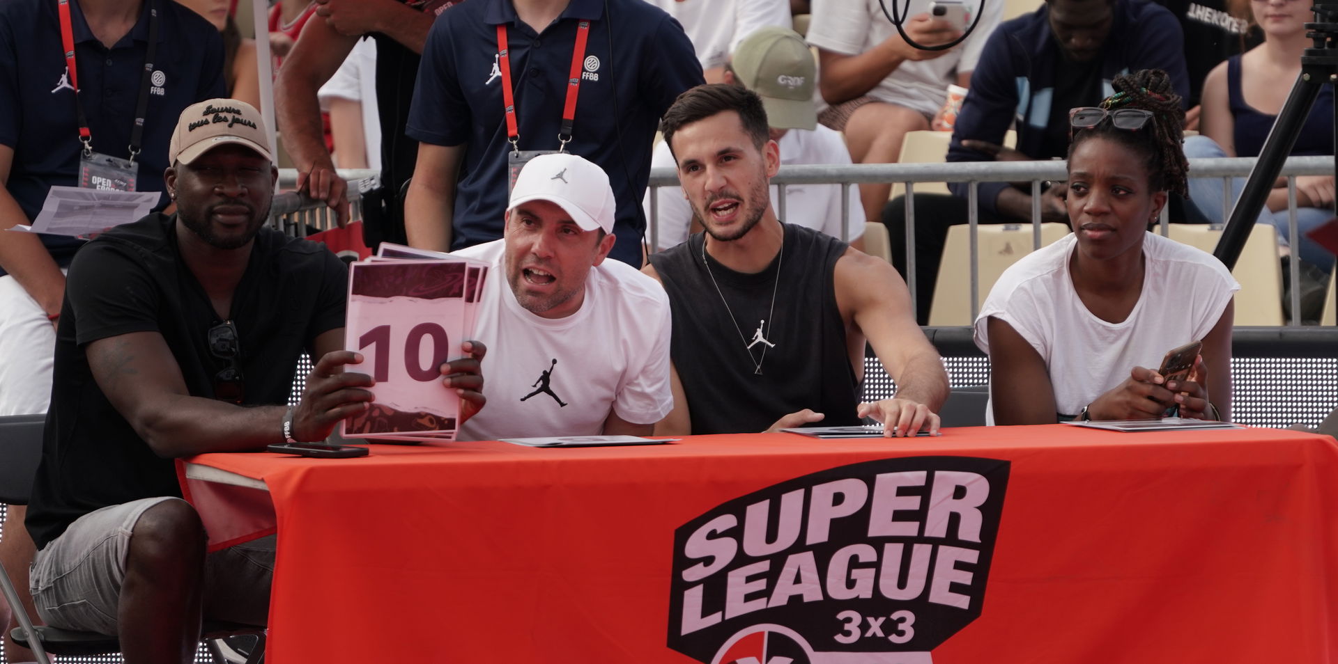 arbitres du concours de dunk à l'open de france de reims.202