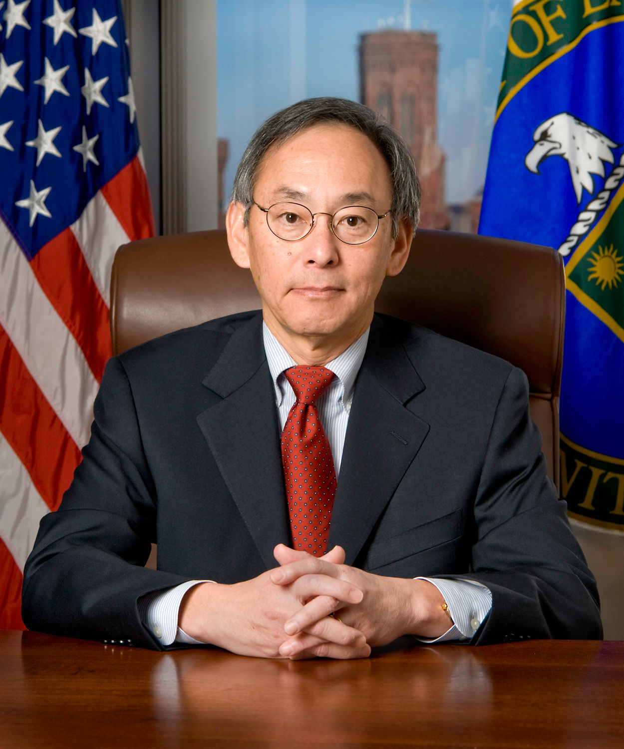 Official portrait of United States Secretary of Energy Steven C…