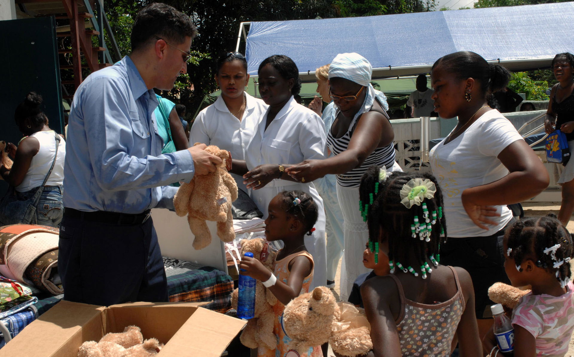 ONVERWACHT, Republic of Suriname (Oct. 5, 2007) - Hospital Corp…