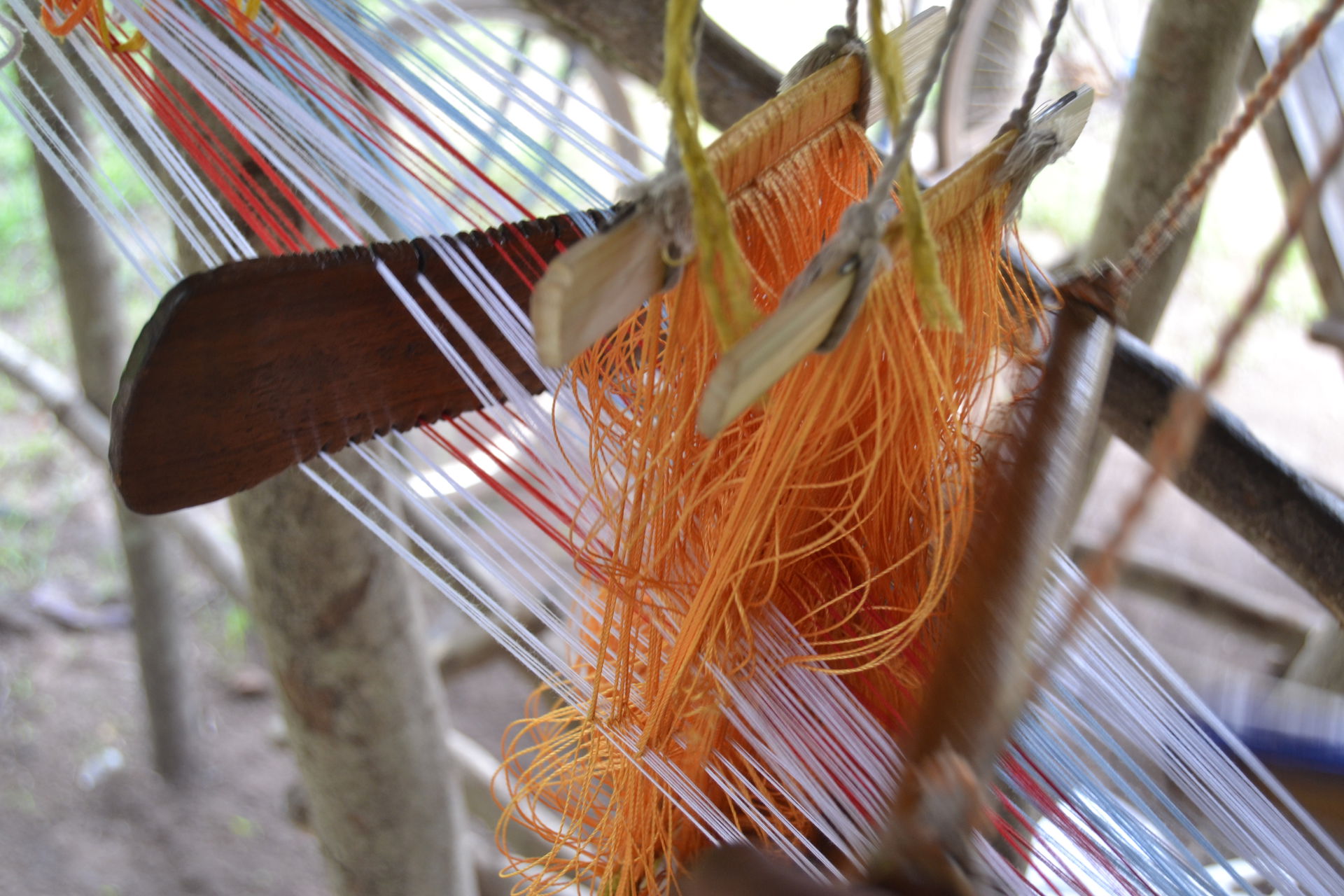 Un tissserand de pagne baoulé au travai, dans son atelier, à To…