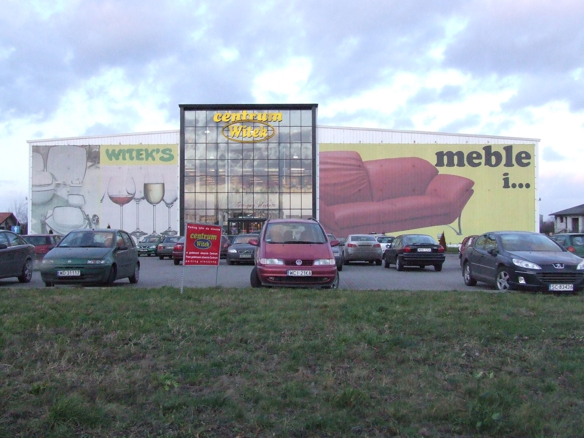 Centrum Witek Łomianki, ul. Warszawska (pomiędzy Sadową a Dziek…