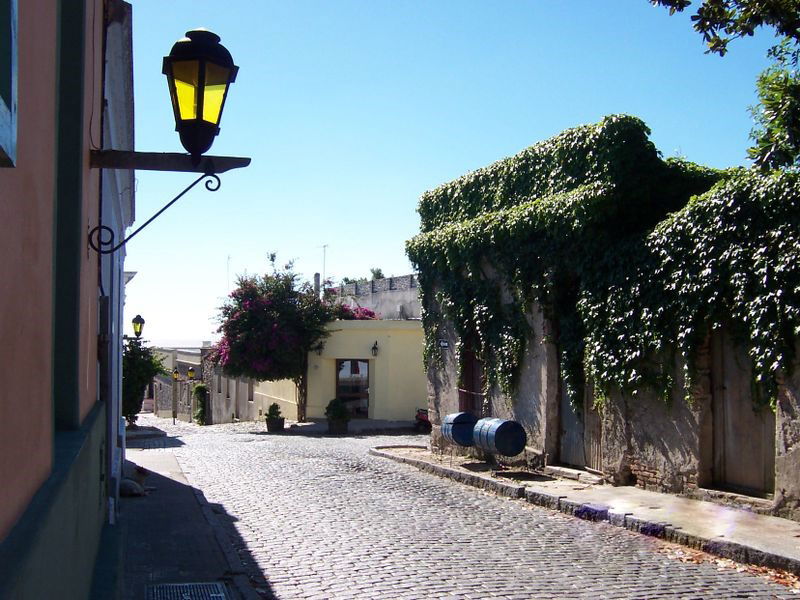 Calle tipica de Colonia del Sacramento
Autor: Alfredobi