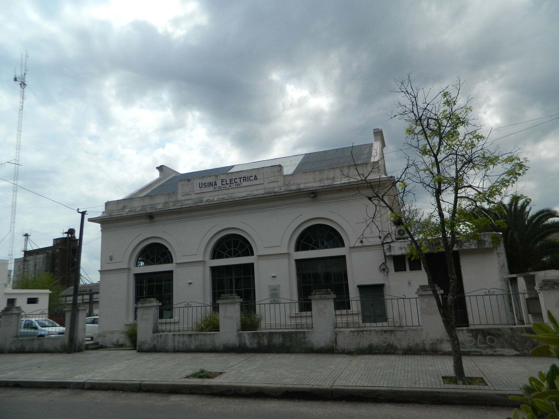 This is a photo of a Uruguayan monument identified by the ID