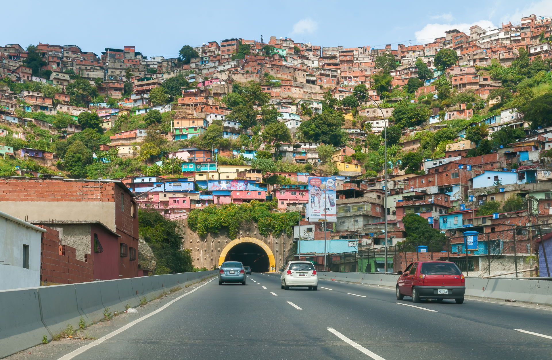 Tunnels El Valle and El Paraíso in the Francisco Fajardo Highwa…