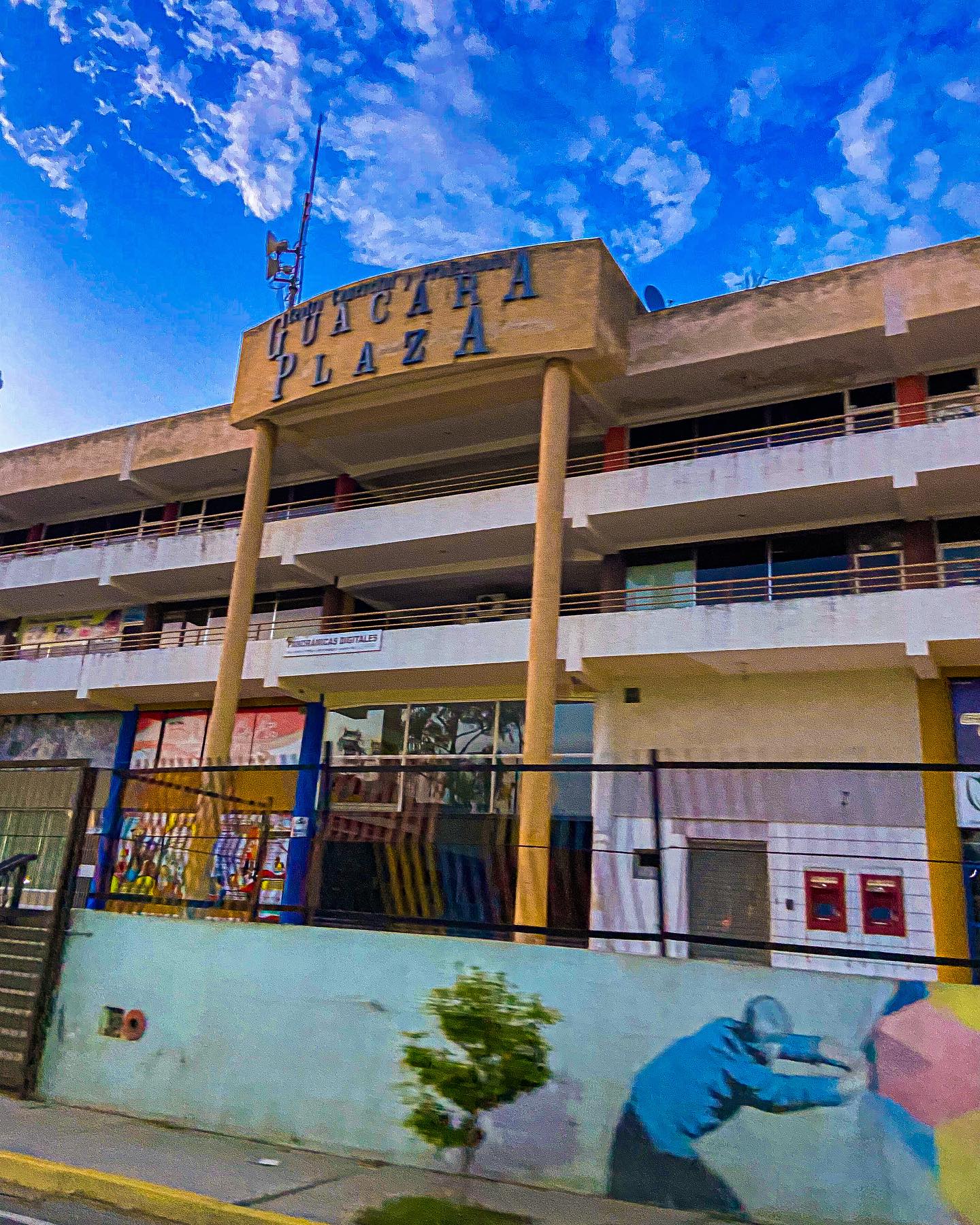 Fachada del Centro Comercial Guacara Plaza ubicado en Guacara, …