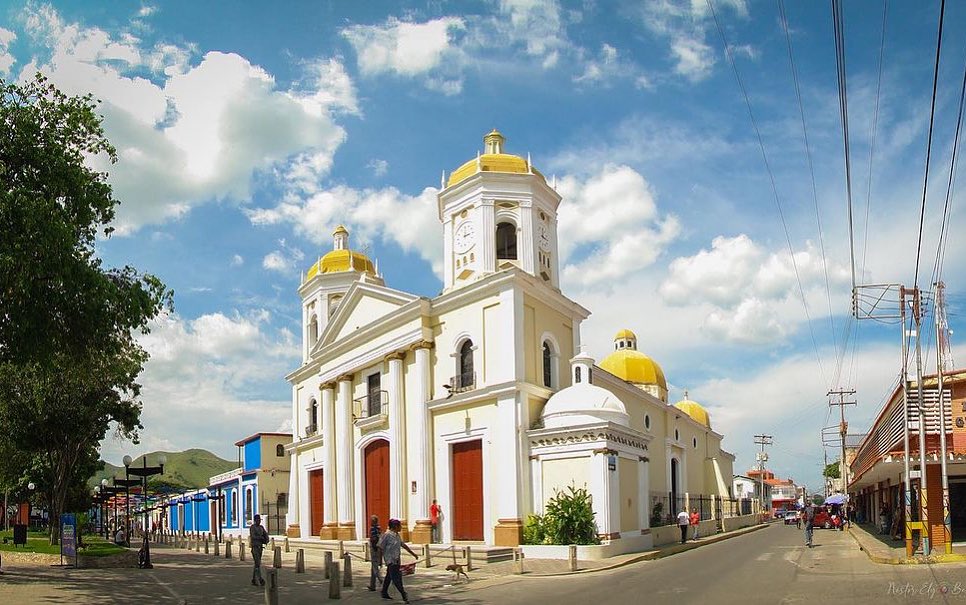 Catedral San Agustín ubicada en la Plaza Bolívar, y a sus alred…