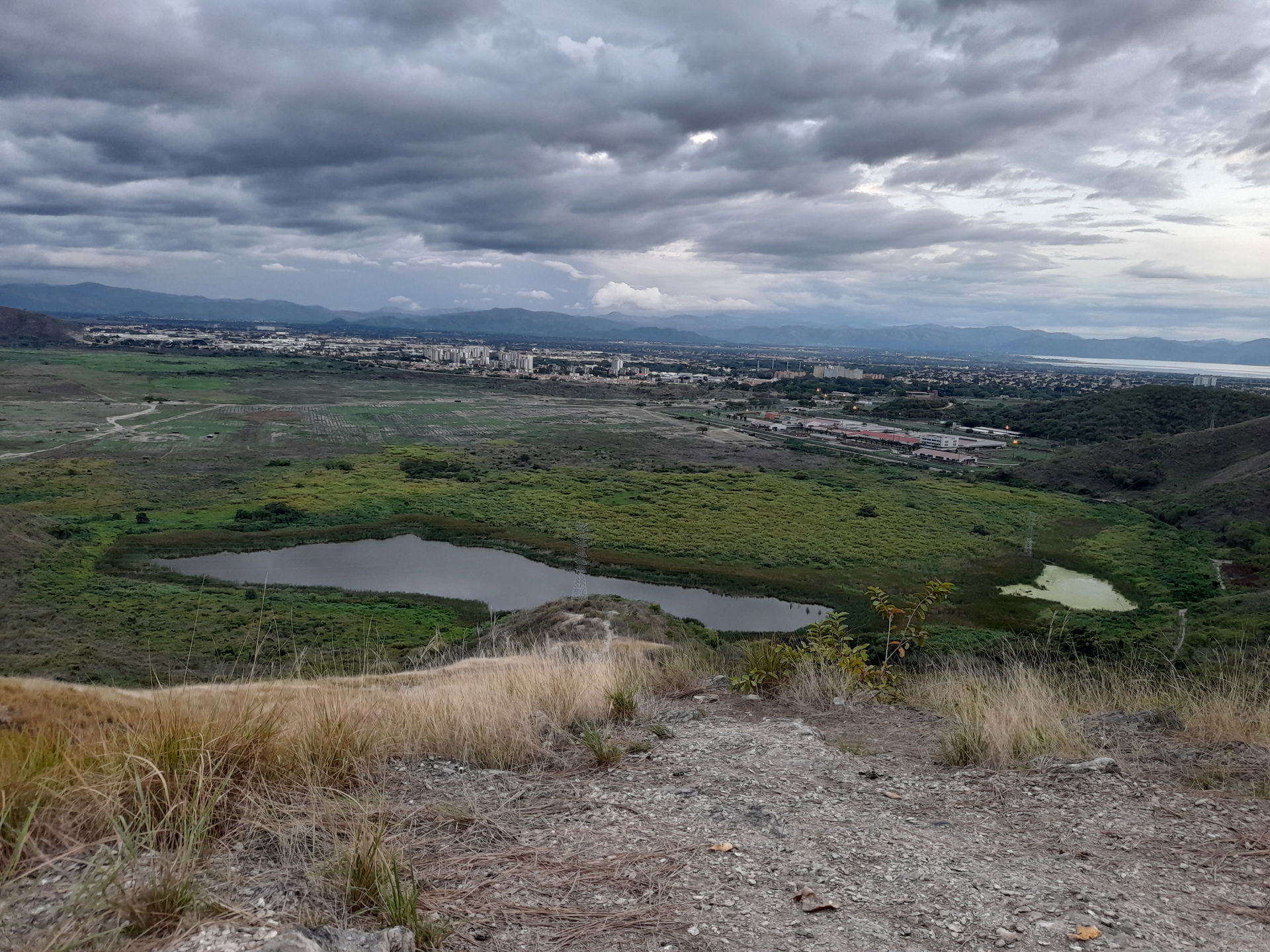 Maracay vista desde sendero que prolonga la calle Miranda del b…