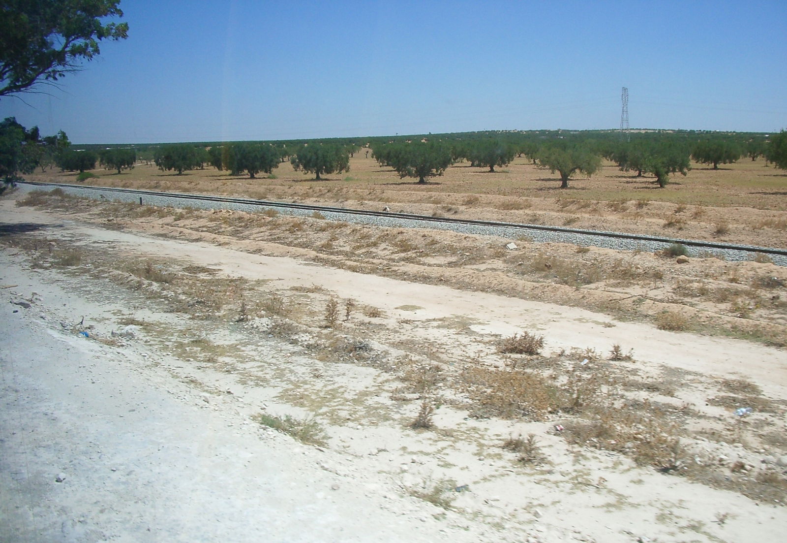 Via del ferrocarril a la vora de Sakiet Ezzit