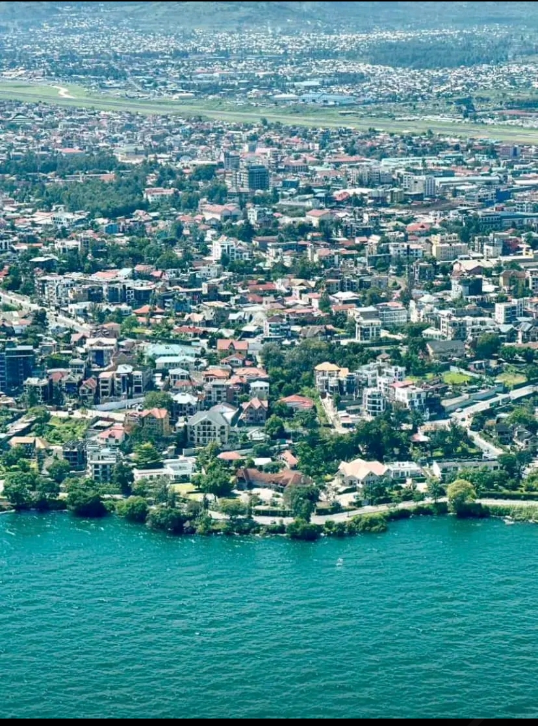 la ville de Goma vue aérienne du côté du lac Kivu