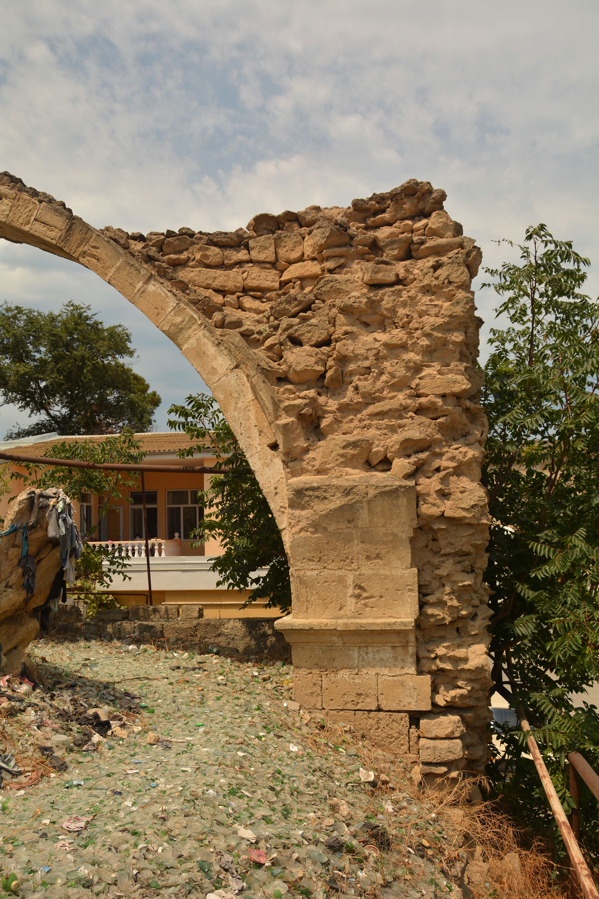 Buzovna church arch