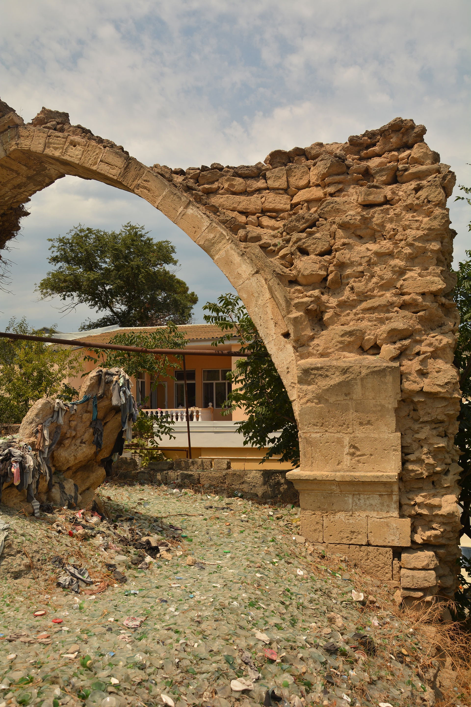 Buzovna church arch