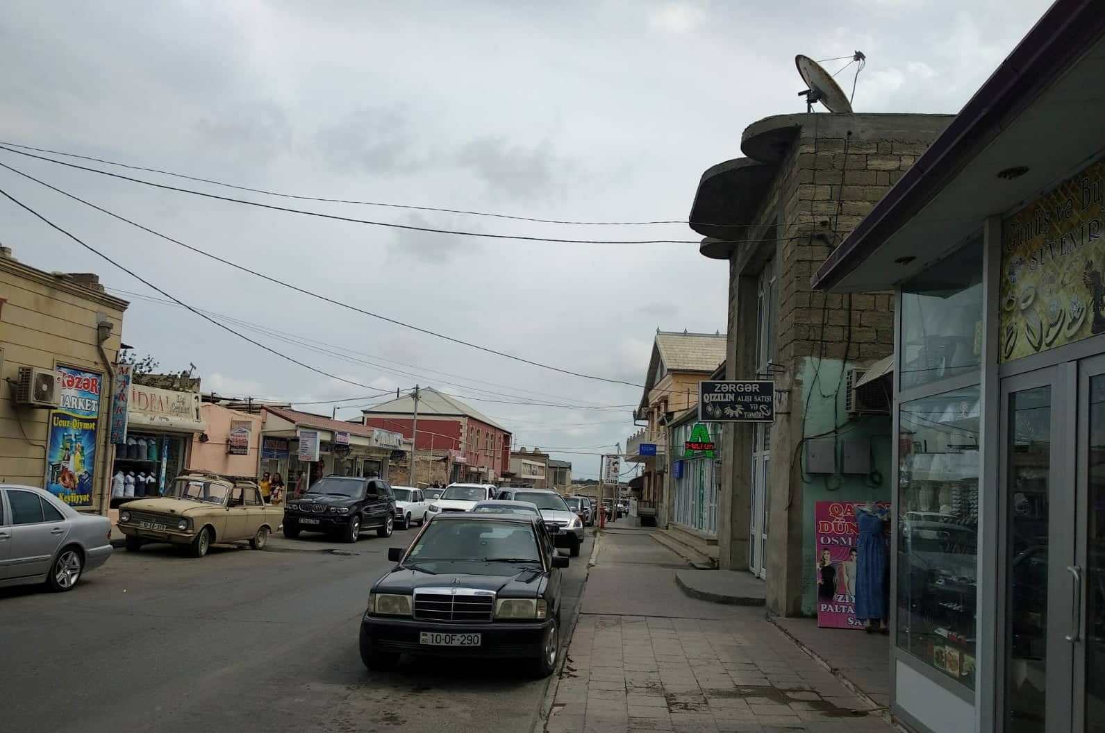 Maştağa Mərkəzi ticarət küçəsi