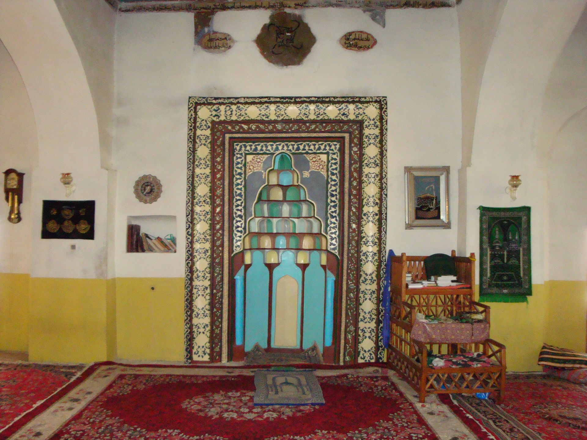 Ordubadda yerləşən Cümə məscidin iç görüşü. Minbərin şəkli