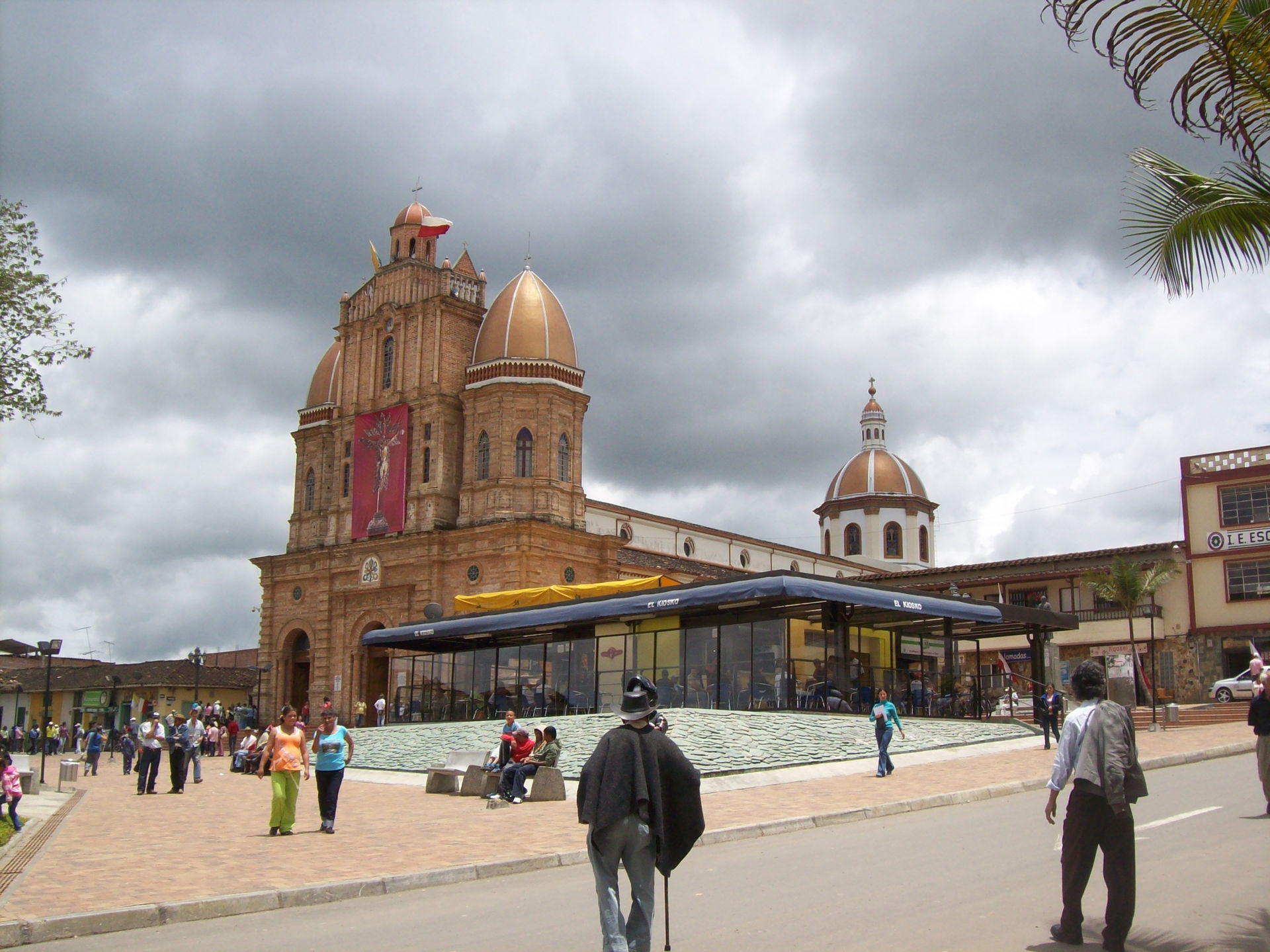 Parque principal de San Pedro de los Milagros.