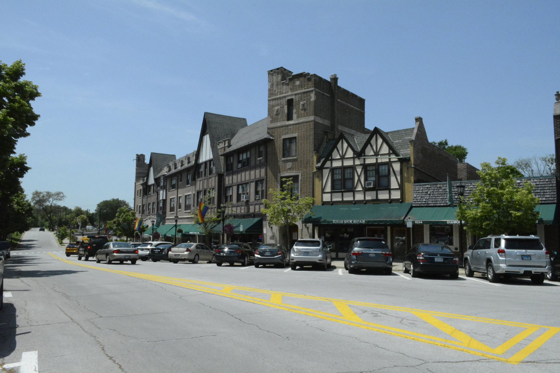 Buildings in the downtown area of Flossmoor, Illinois USA Summe…