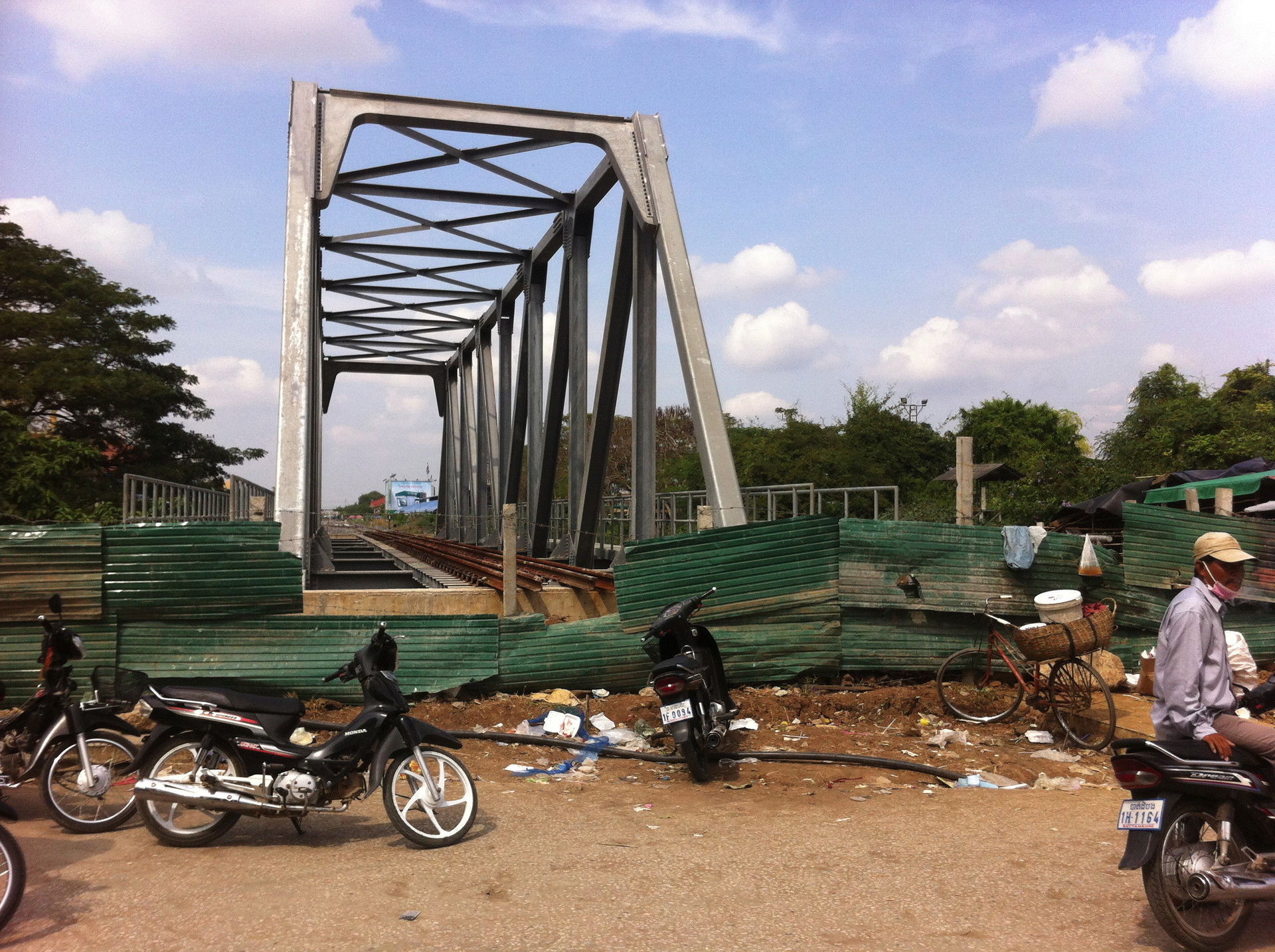 The en:Khlong Luek Bridge bringing the Thailand's eastern railw…