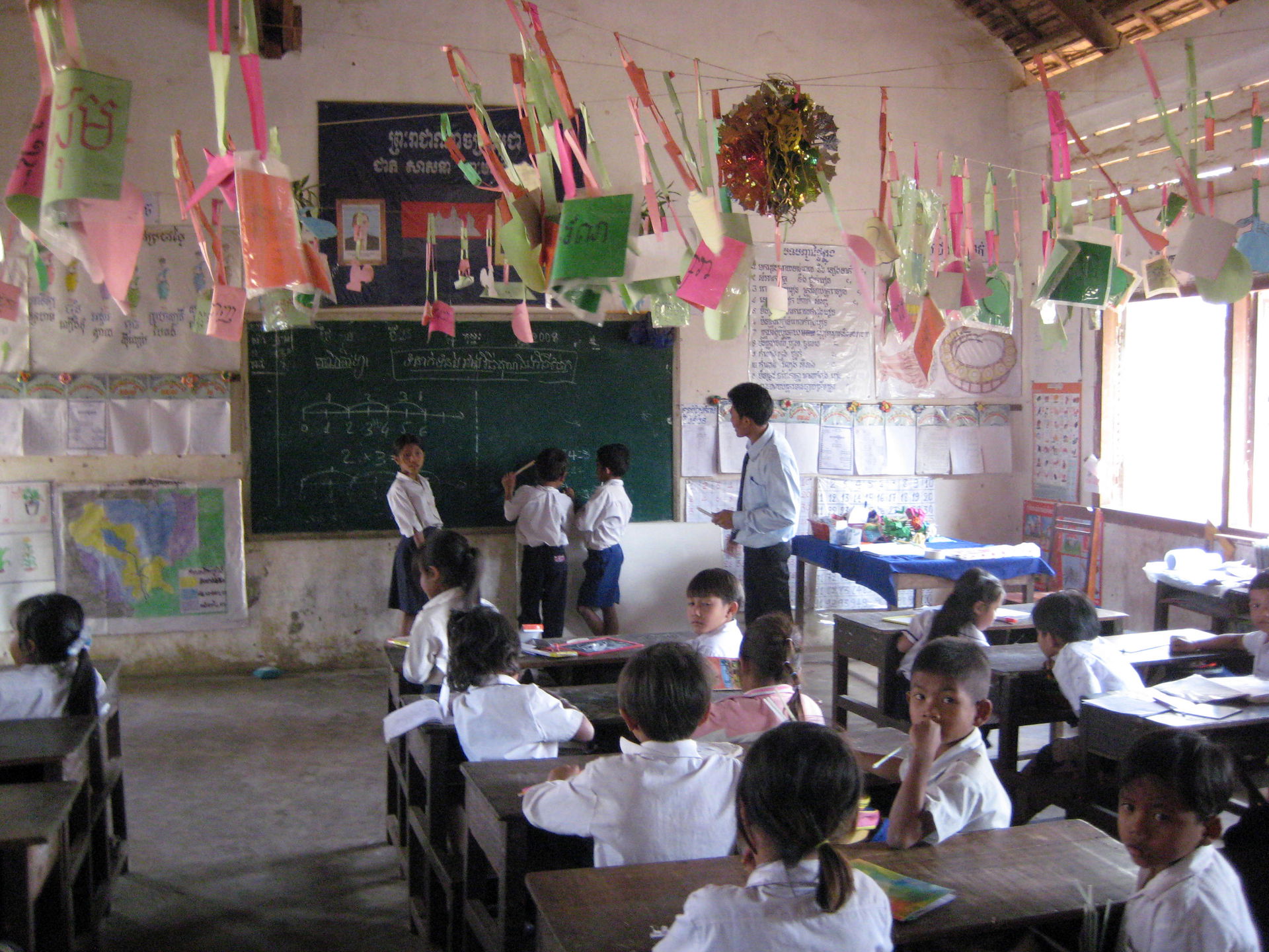 Second graders learning maths in a school in Samraong, Oddar Me…