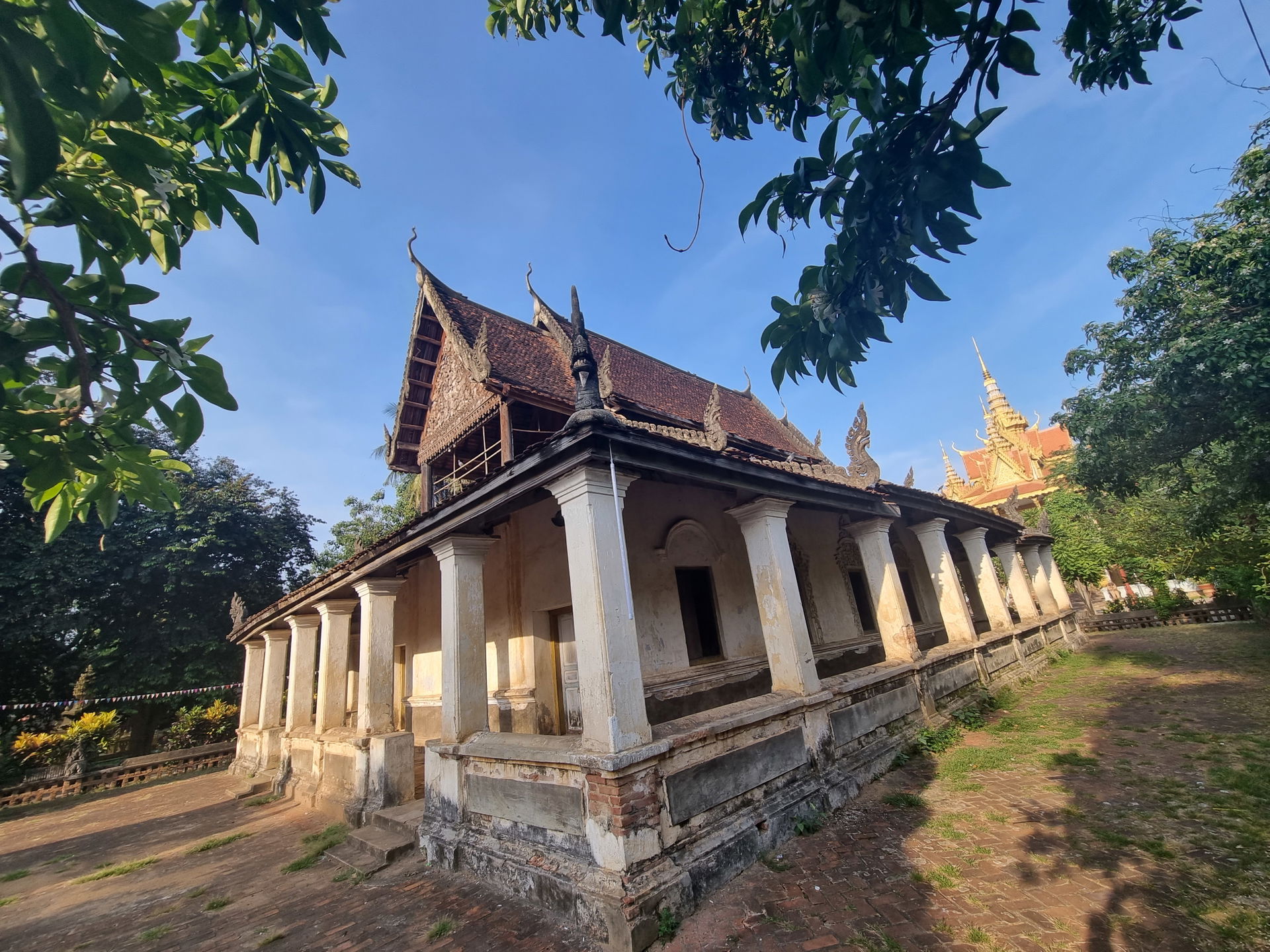 Angle view of Wat Samraong Knong