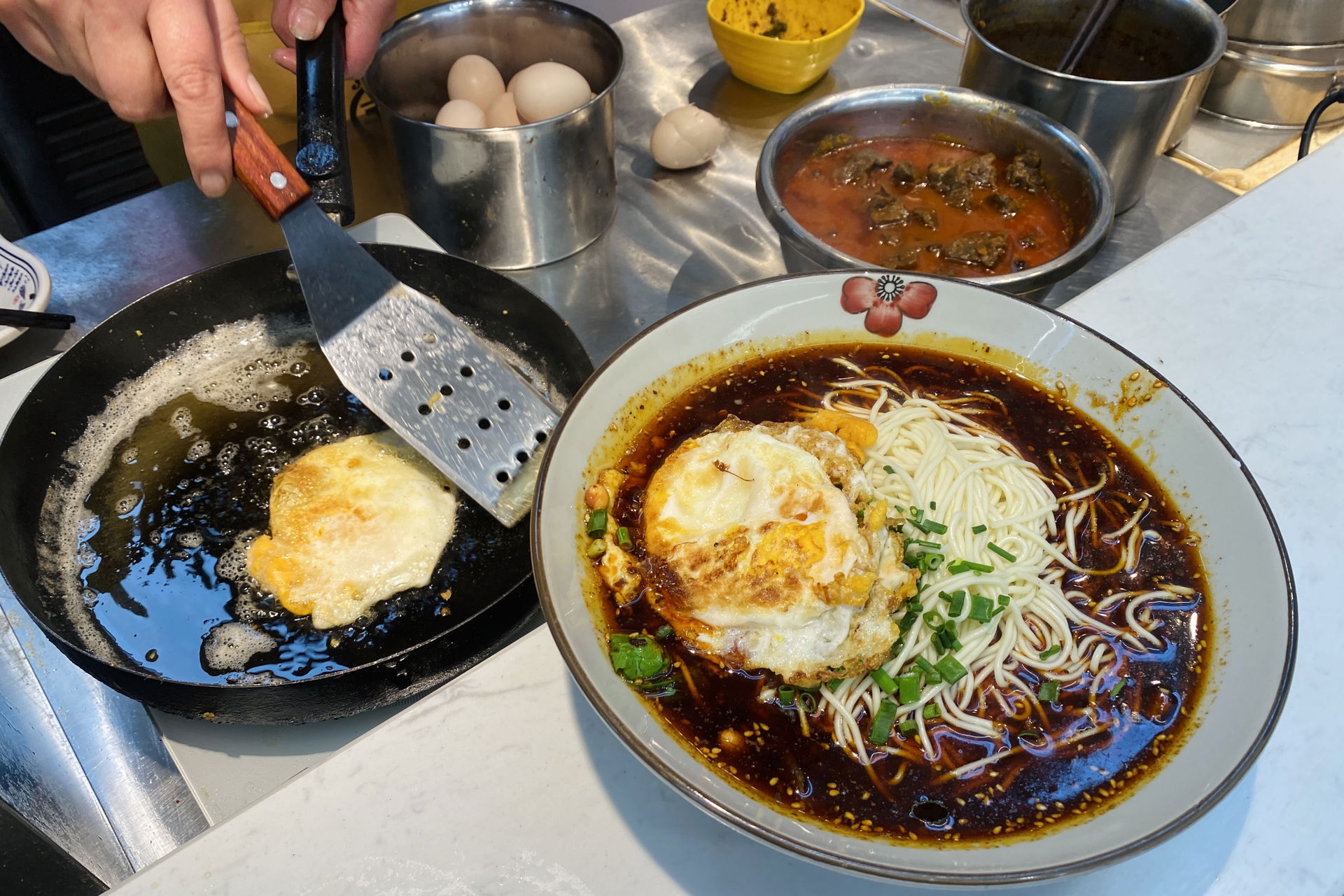 Chongqing Xiaomian with fried eggs