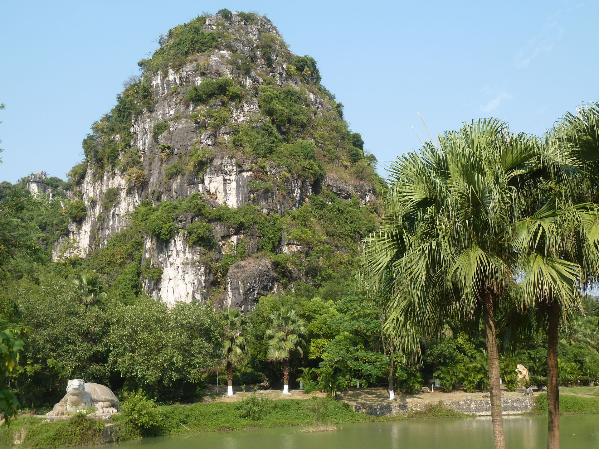 Nanshan Park is a popular park in Guigang's Guinan District and…
