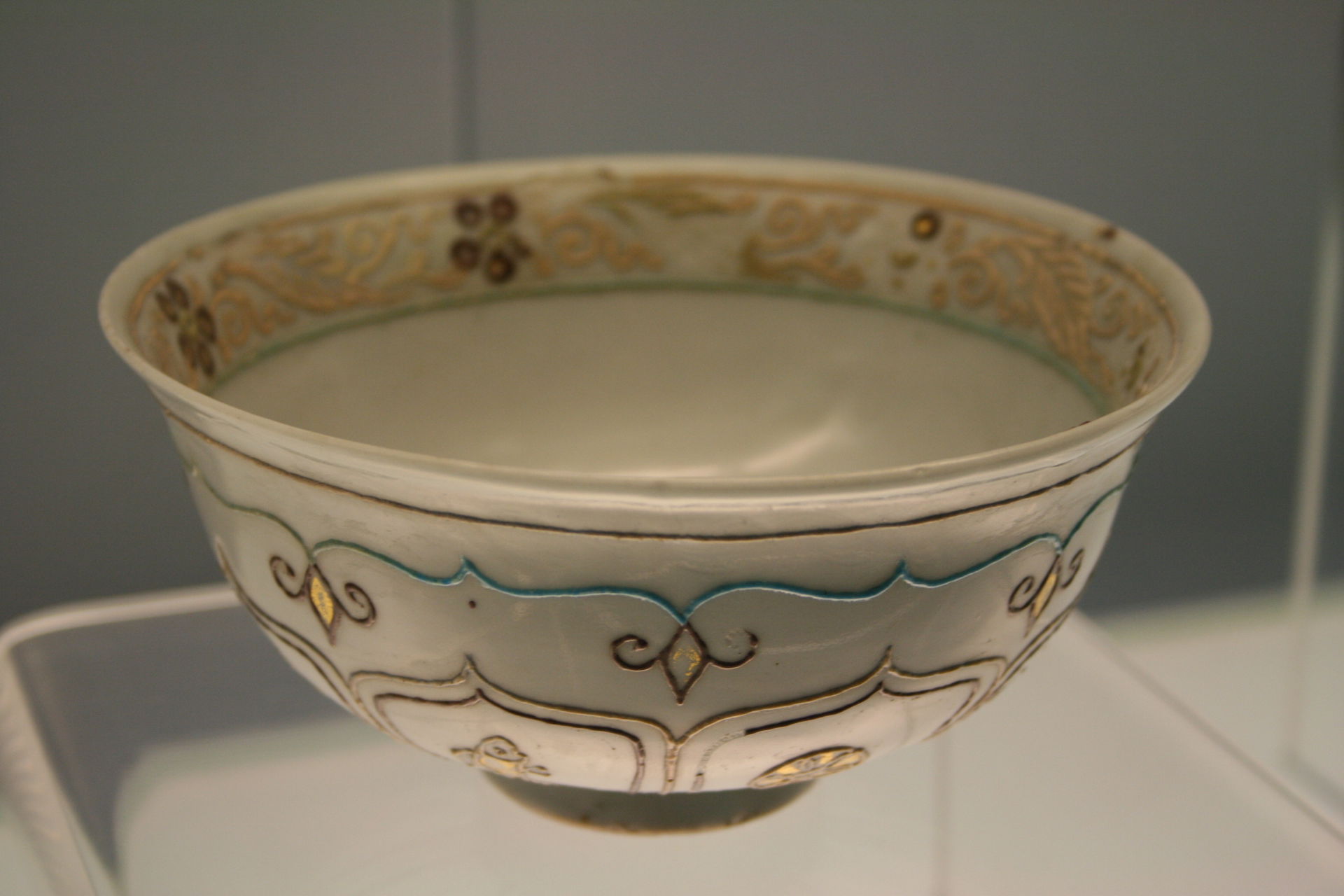 Shanghai Museum Pottery Gallery. Complete indexed photo collect…