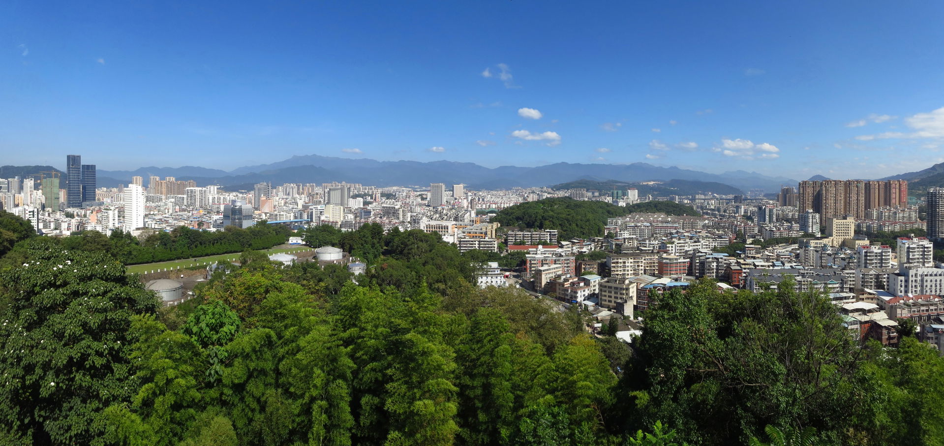 莲花山看龙岩 - Longyan City Viewed from Lotus Mountain - 2016.09