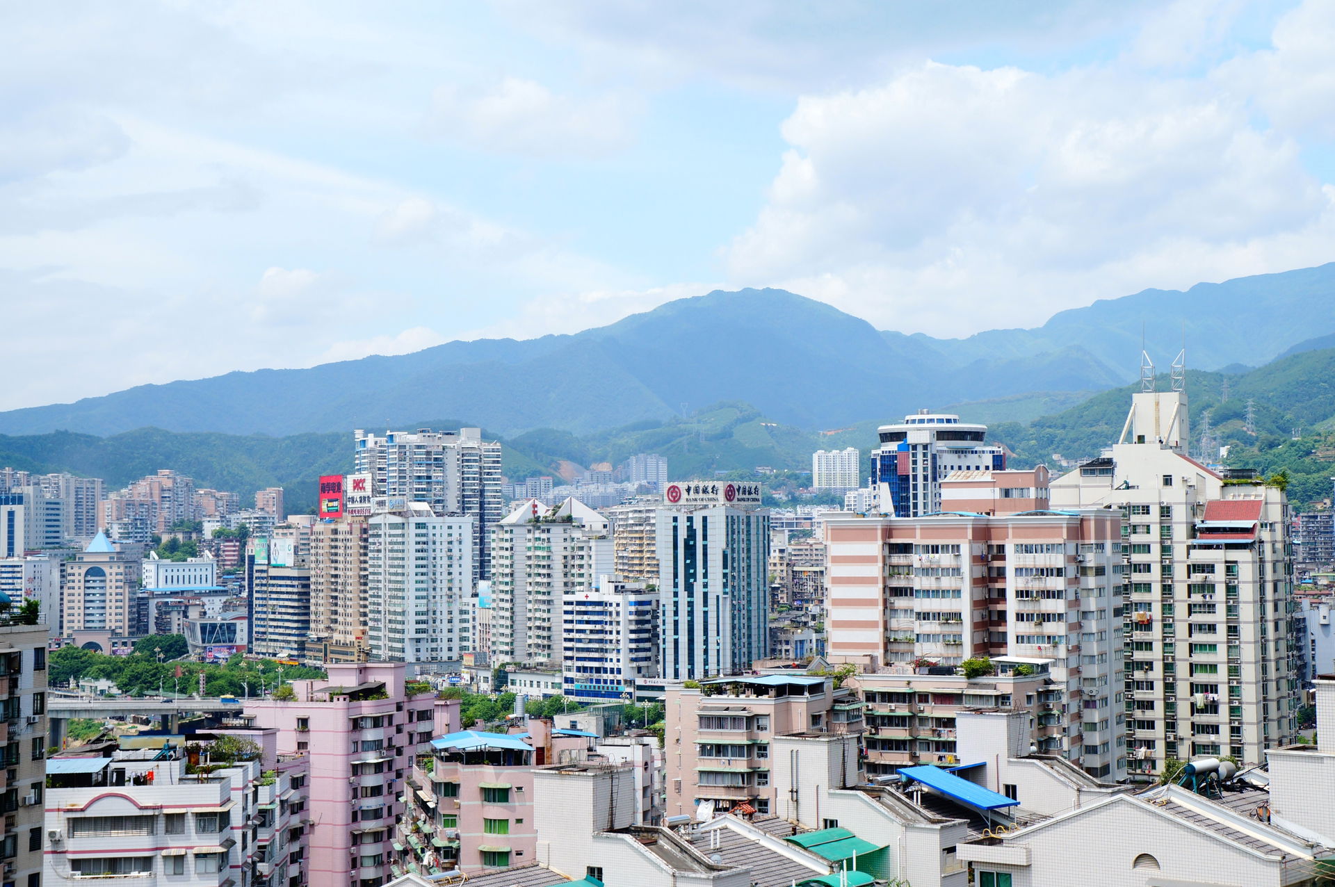 Very crowded buildings