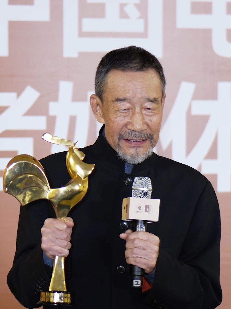 第36届中国电影金鸡奖11月4日晚在福建厦门揭晓,梁朝伟凭借电影《无名》中饰演的“何先生”获得最佳男主角奖,何赛飞获得最佳女…