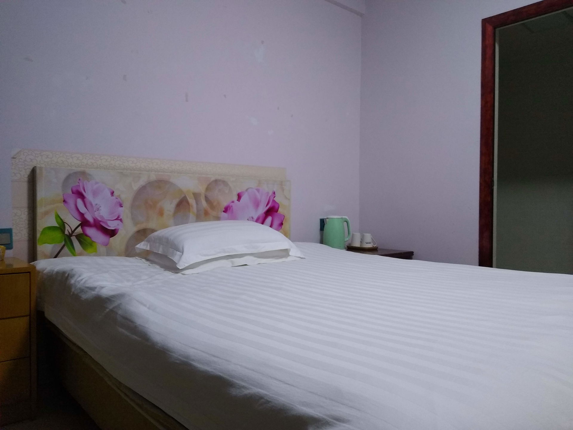 A bed at the Shaoguan Pengyue Guesthouse, near Shaoguan Station…