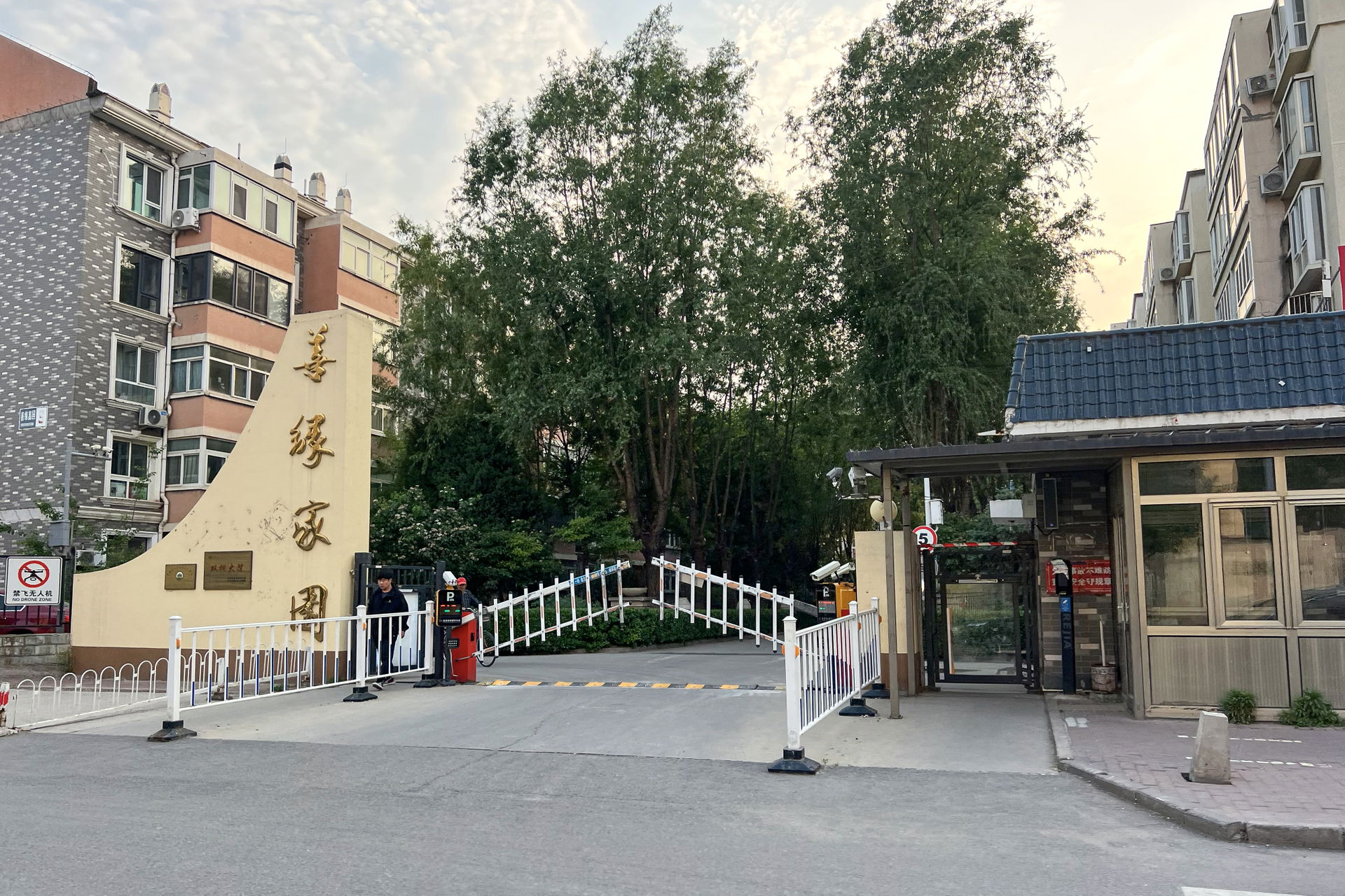 In the center of Baishan Town.