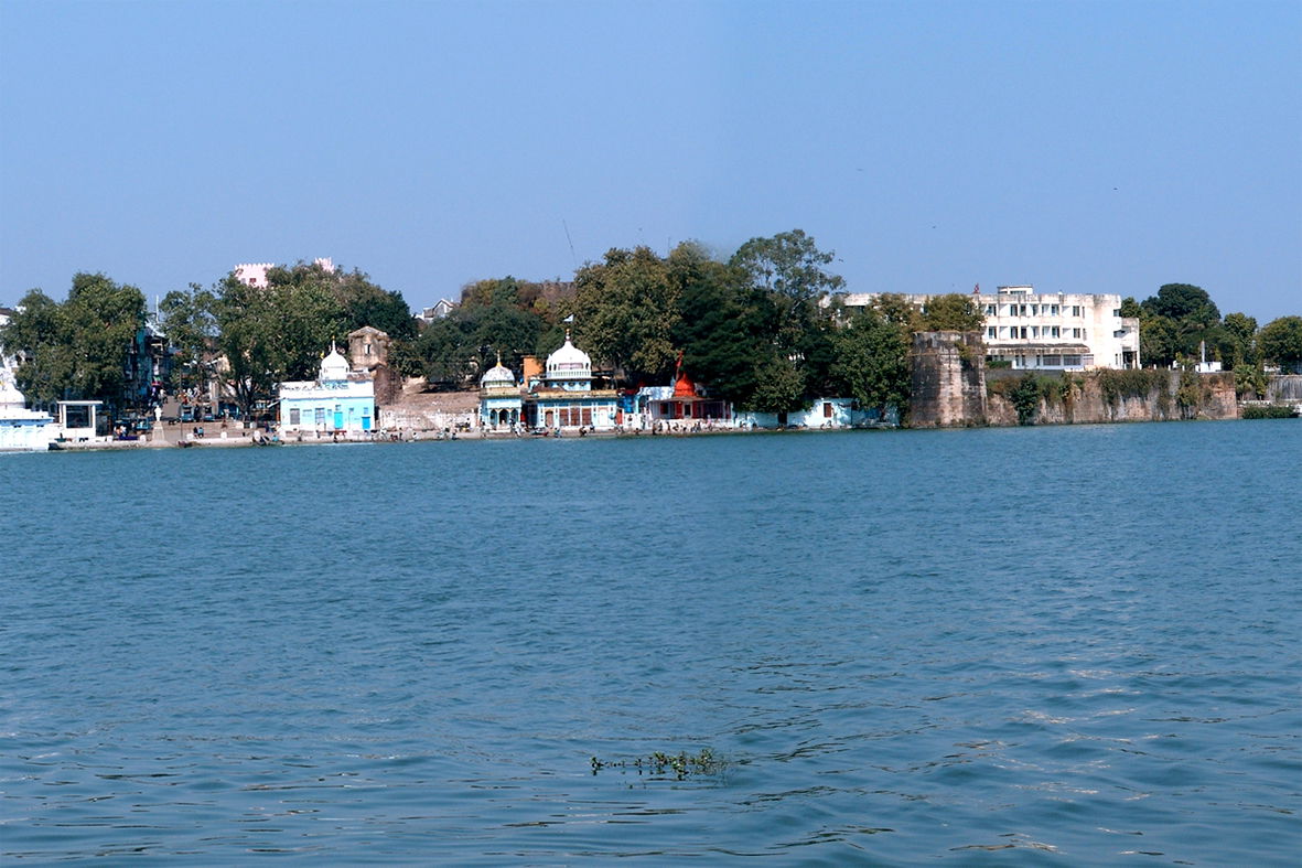 लाखा बंजारा झील किनारे स्थित सागर शहर
