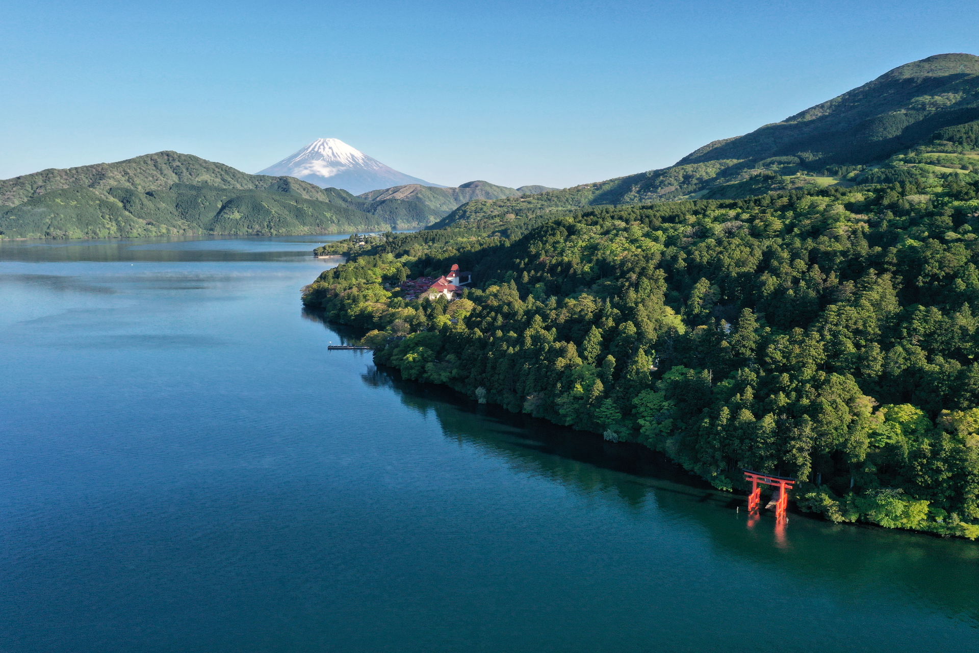Lake_Ashi， Mt.Fuji, and Hakone Shrine.