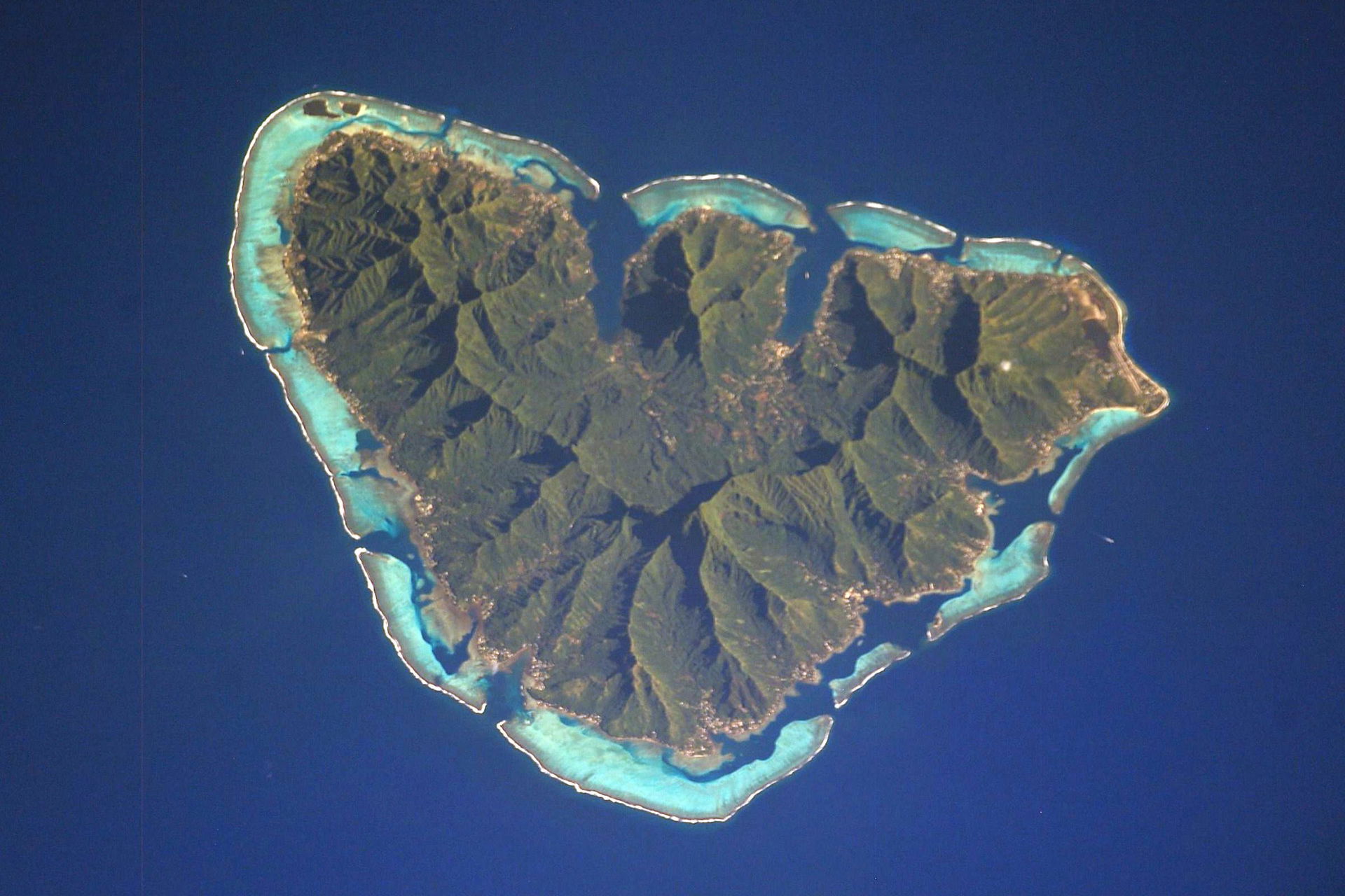 NASA astronaut image of Moorea (French Polynesia) in the Pacifi…