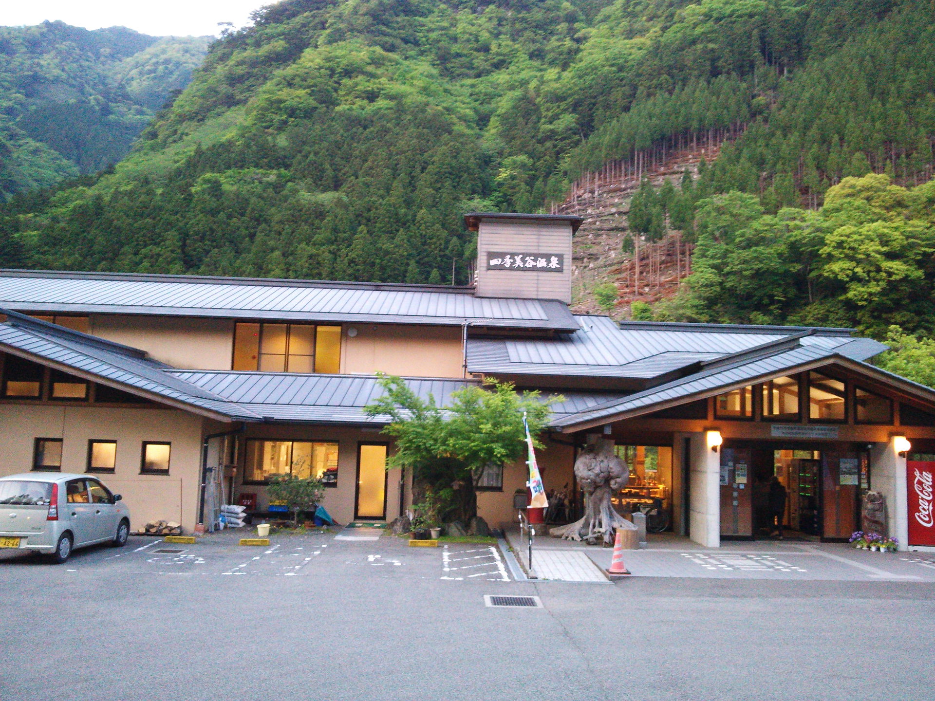 徳島県那賀町にある四季美谷温泉。