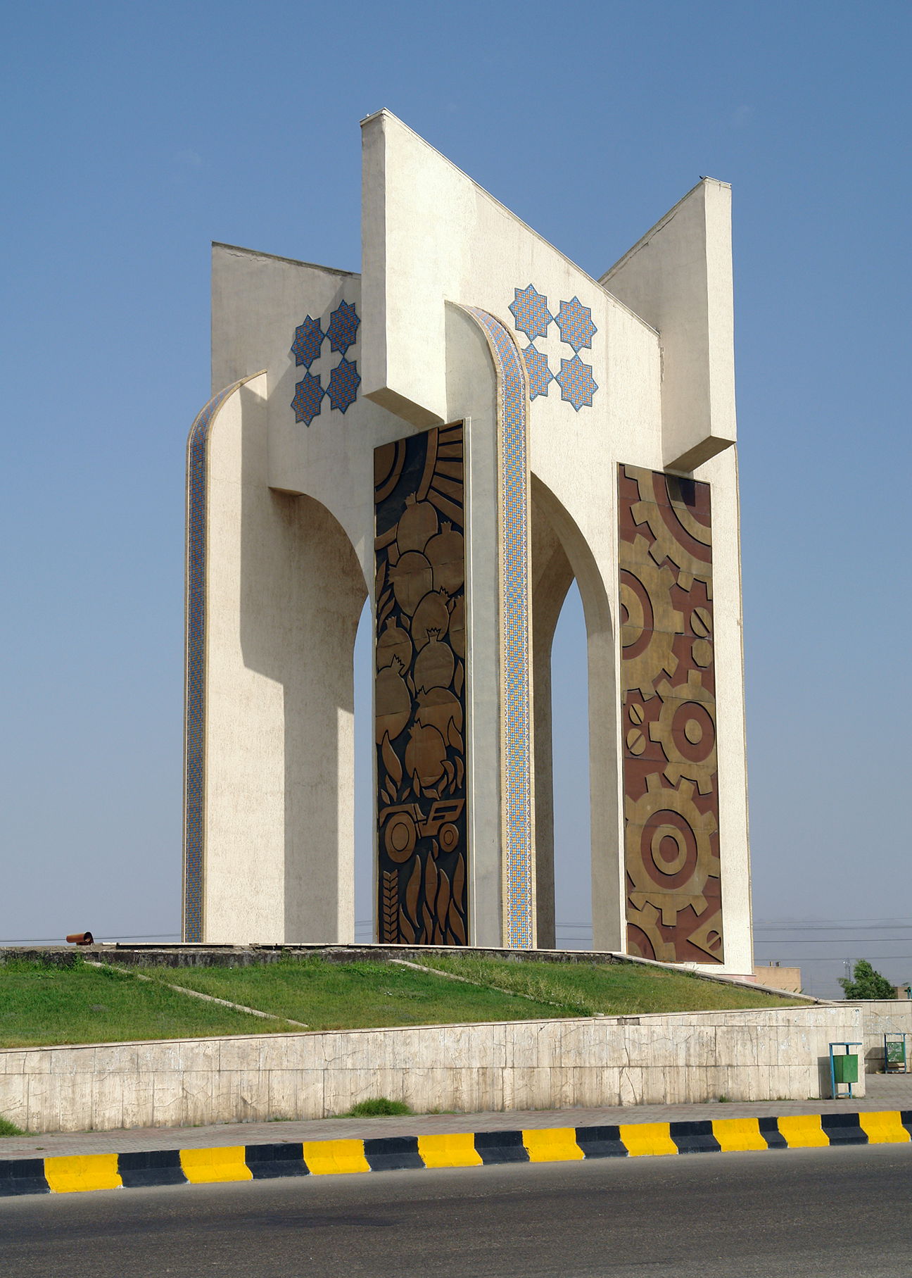 Sardaran square in Saveh.
