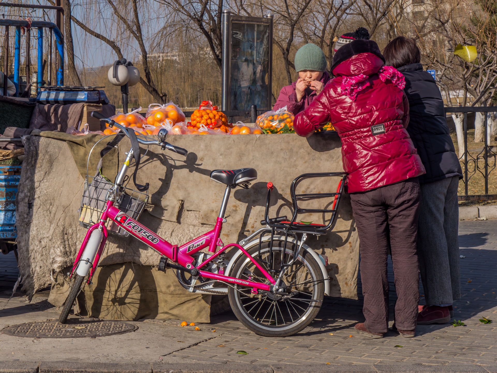 Street fruit vending in Beijing