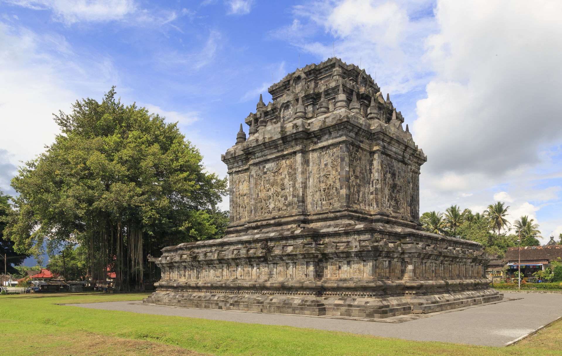 Mendut, Indonesia: Candi Mendut, a ninth-century Buddhist templ…
