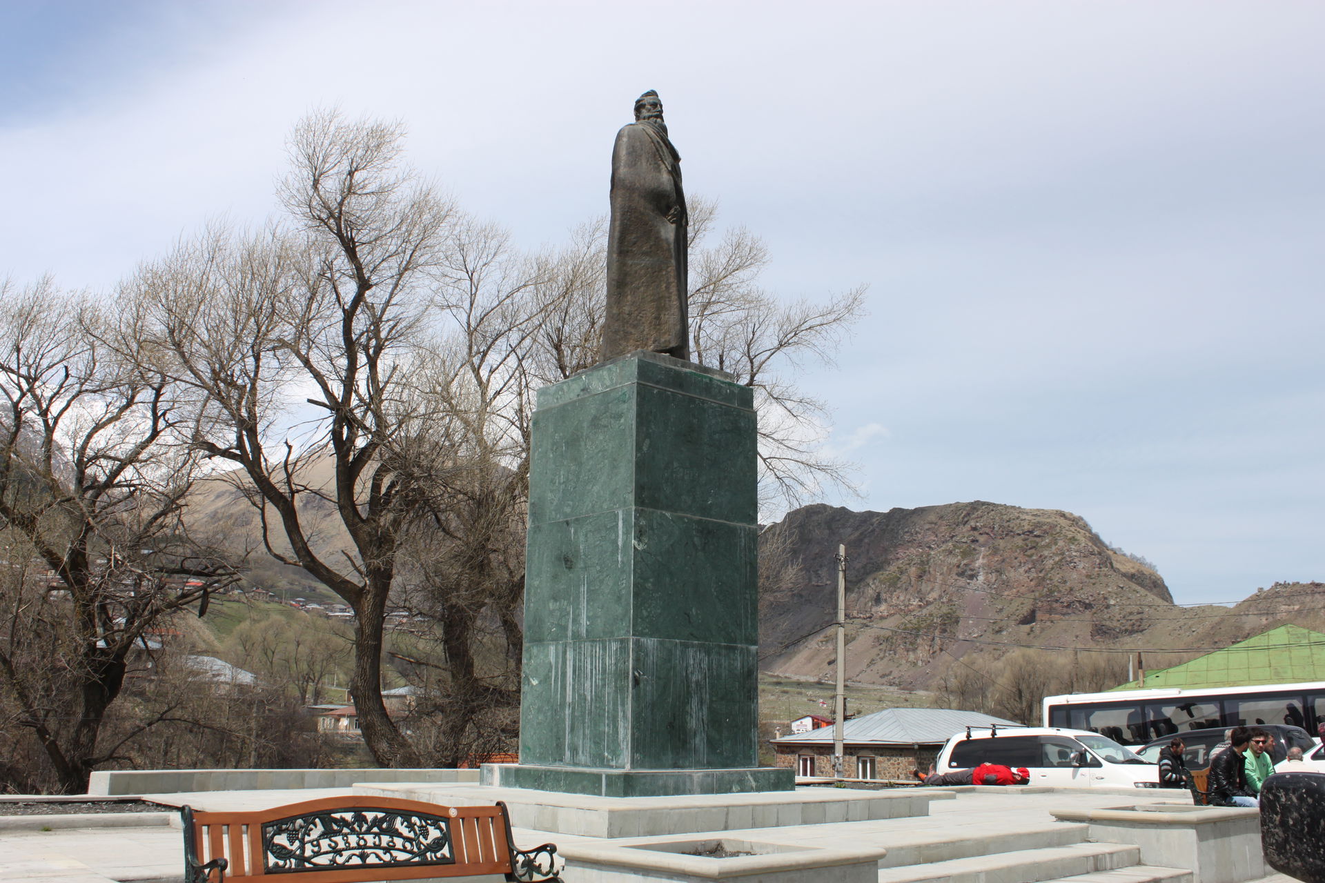 ALEXANDER KAZBEGI'S MONOUMENT IN STEPANTSMINDA