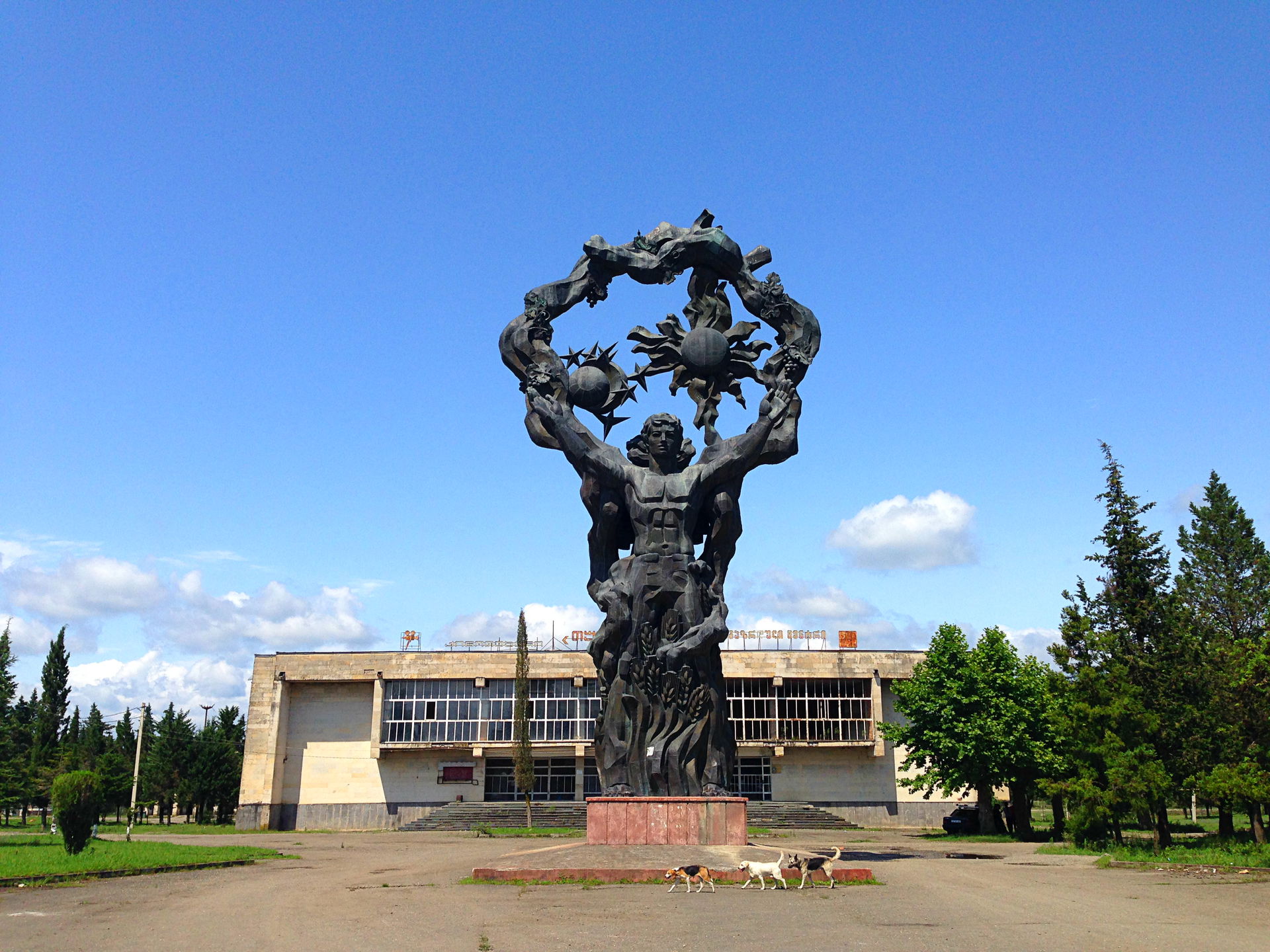 მონუმენტი, ხობი
