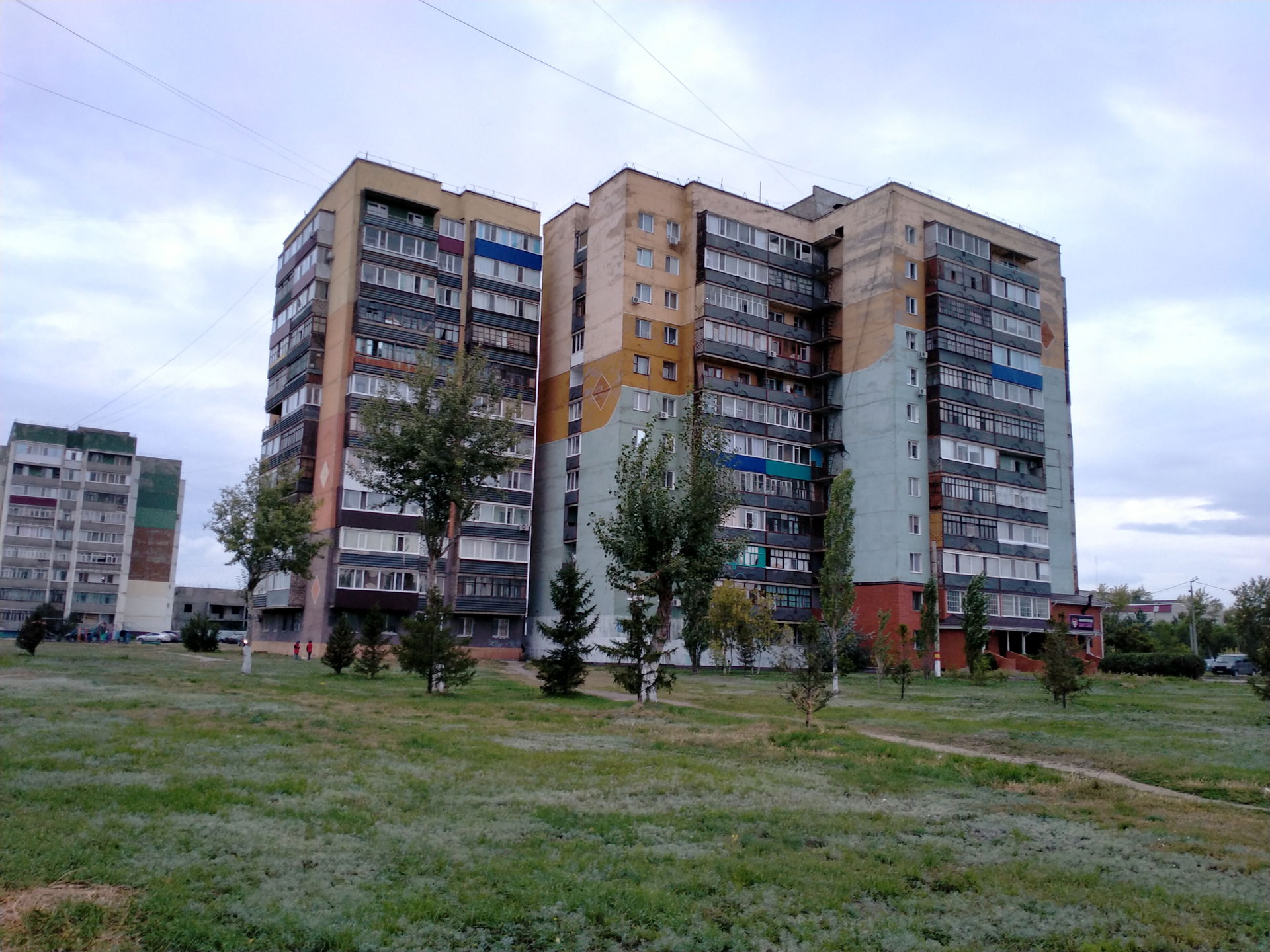12-ти этажный дом (самое высокое здание Рудного)