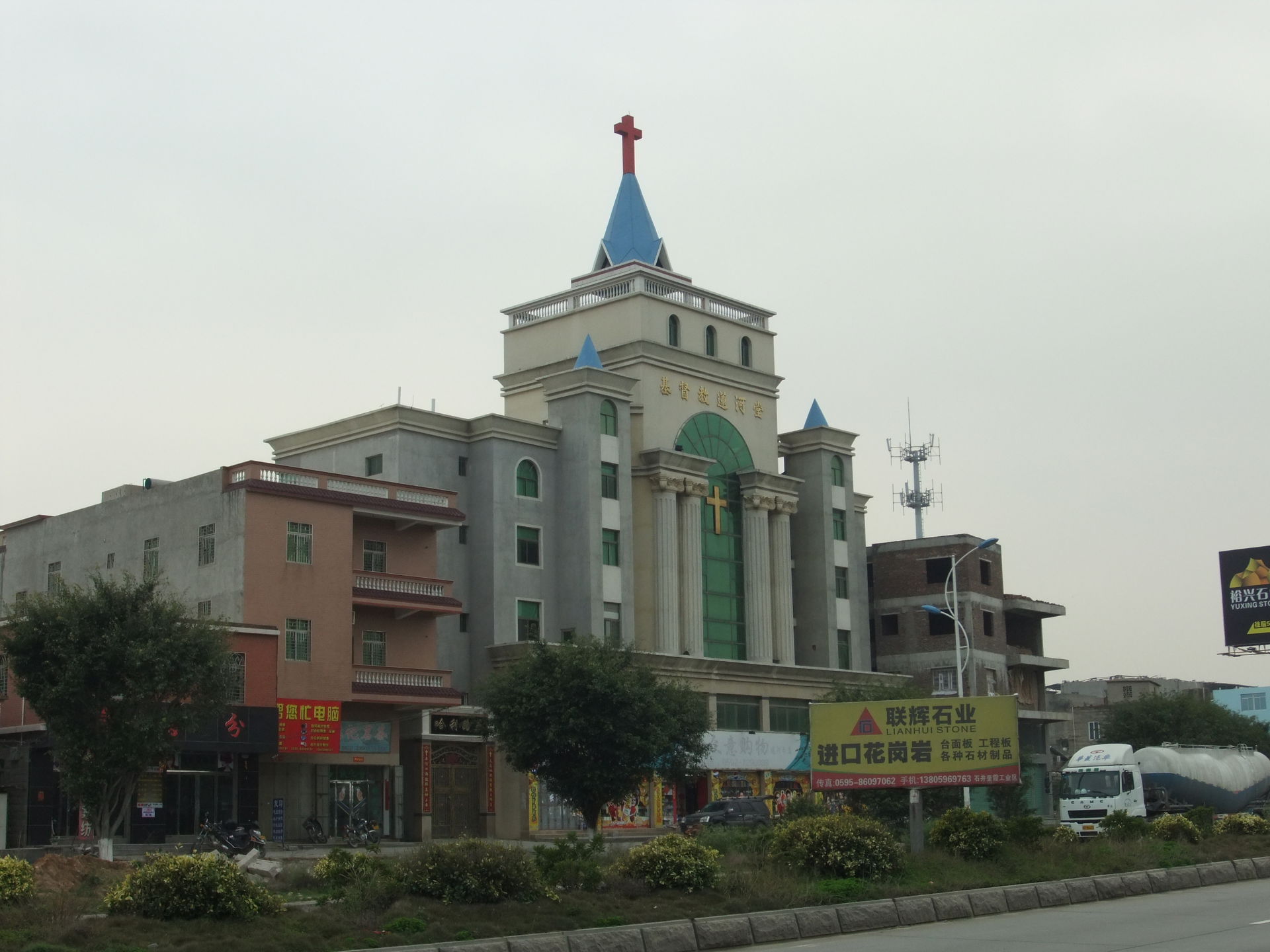 Lianhe ("Lotus River") Christian Church - one of the largest bu…