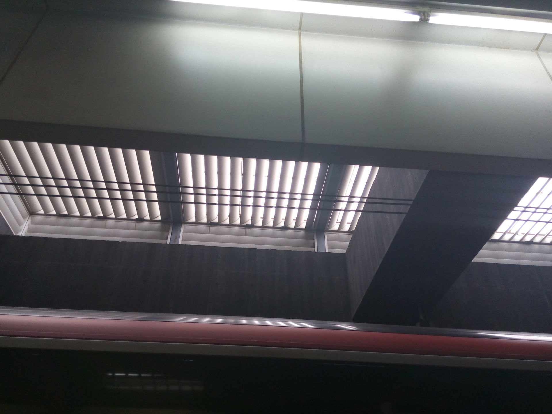 ​铁力路站。