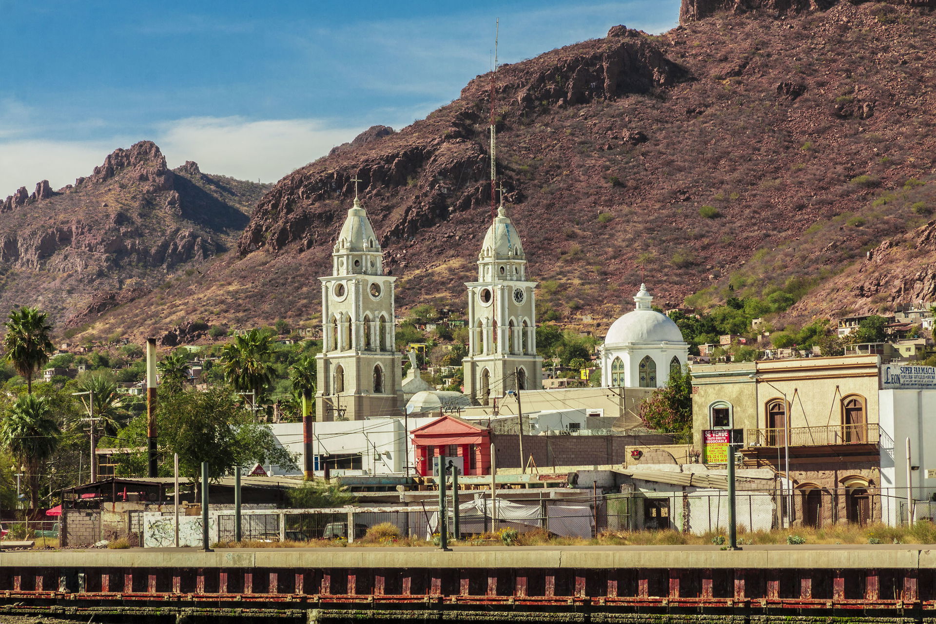 This is a photo of a monument in Mexico, identified by ID