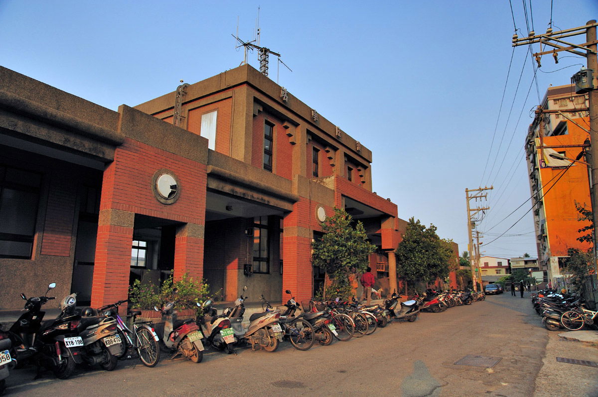 HouJhuang Station is a local station of TRA PingTung Line.