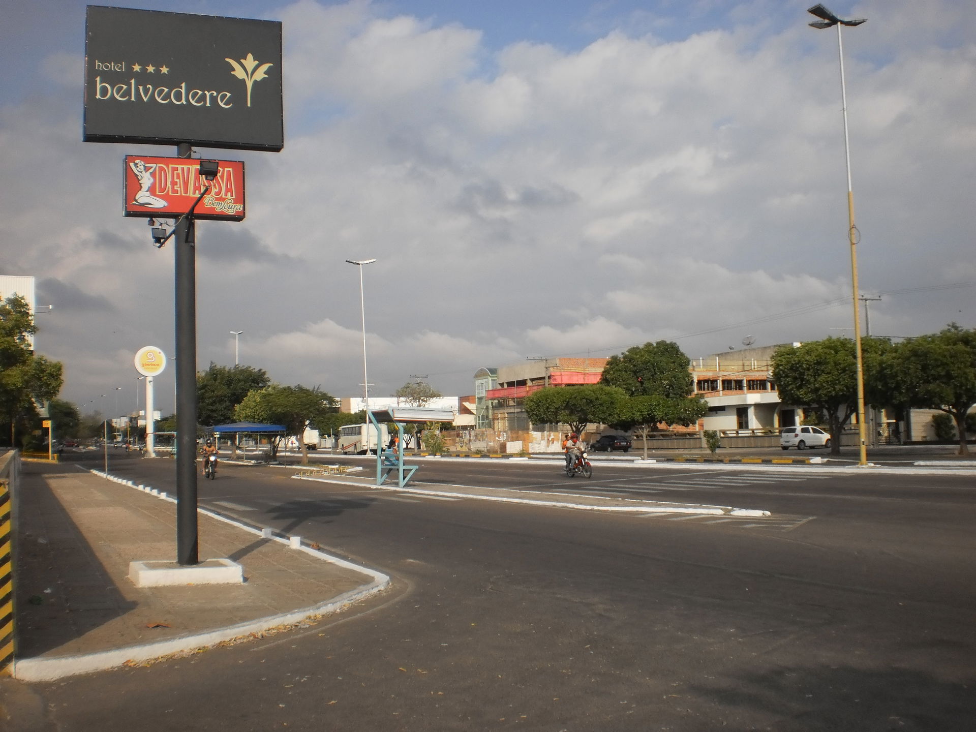 Avenida Apolônio Sales, em Paulo Afonso, Bahia, Brasil.