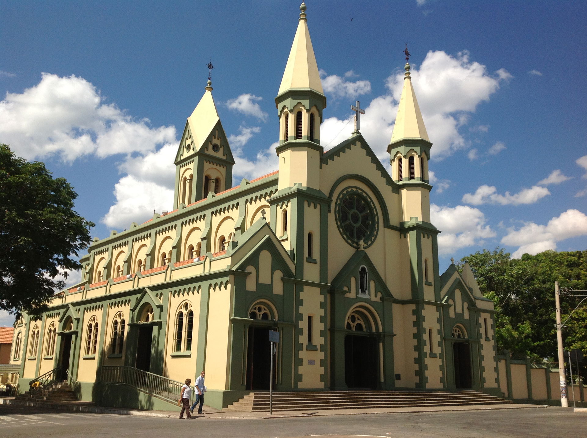 Imagem da Basílica de São Geraldo Magela, em Curvelo, Minas Ger…
