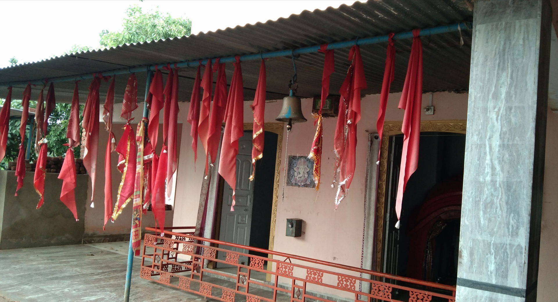 मंदिर अंदर से