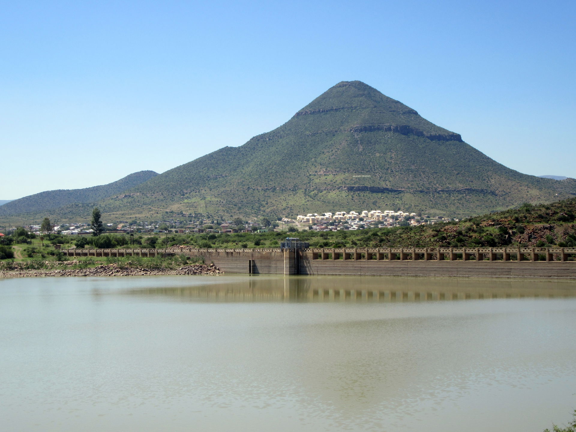 Nqweba Dam in the Camdeboo National Park, Graaff-Reinet, South …